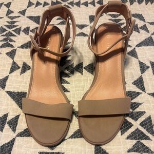 MiiM Tan Women's Sandals - size 8 - barely worn